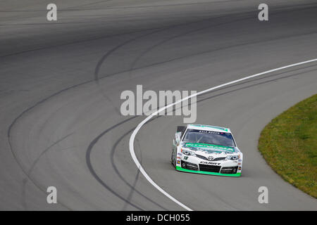 Brooklyn, MI, USA. 16. August 2013. Brooklyn, MI - 16. August 2013: Kyle Busch (18) startet 10. für das Pure Michigan 400-Rennen auf dem Michigan International Speedway in Brooklyn, MI. Credit: Csm/Alamy Live-Nachrichten Stockfoto