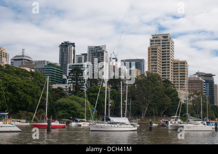 Brisbane CBD gesehen vom Fluss Brisbane, Queensland Stockfoto