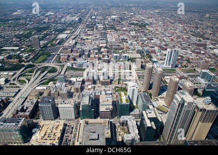 Luftaufnahme von Chicago IL aus der Willis Tower (früher Sears tower) Aussichtsplattform. Stockfoto