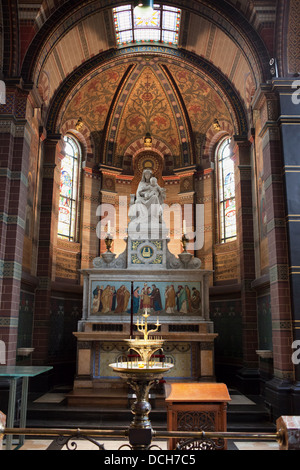 Saint Nicholas Church (Niederländisch: Sint Nicolaaskerk) Altar in Amsterdam, Holland, Niederlande. Stockfoto