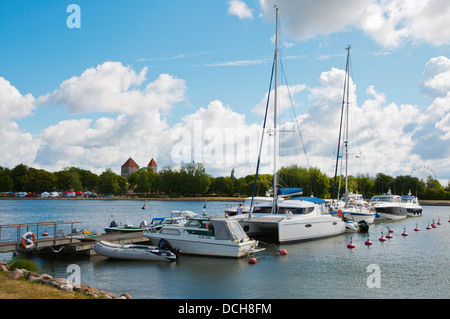 Boote in den Hafen Kuressaare Stadt Saaremaa Sadam Insel Estlands Nordeuropa Stockfoto