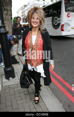 Elizabeth Emanuel besucht die Tasmin Lucia Khan & Dr Junaid A B Zaman Hochzeitsempfang im Natural History Museum Stockfoto