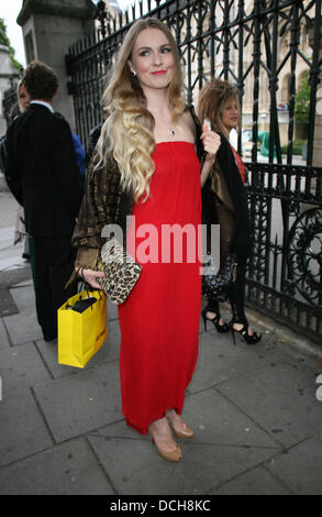 Zoe Salmon besucht die Tasmin Lucia Khan & Dr Junaid A B Zaman Hochzeitsempfang im Natural History Museum Stockfoto