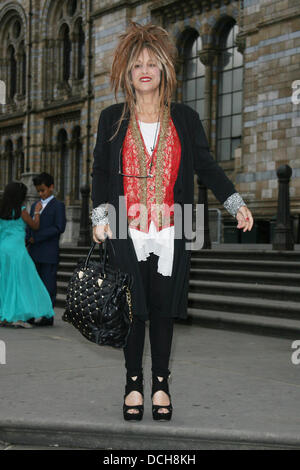 Elizabeth Emanuel besucht die Tasmin Lucia Khan & Dr Junaid A B Zaman Hochzeitsempfang im Natural History Museum Stockfoto