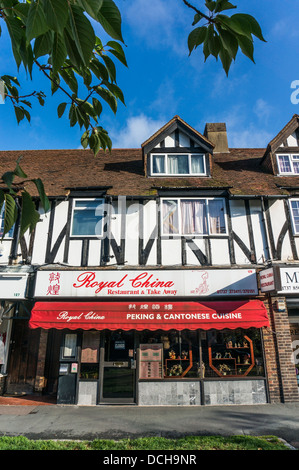 Lokale chinesische Restaurant - Royal China - banstead Dorf Hohe Straße, auf einem ruhigen Sonntagmorgen in Surrey, England, UK. Stockfoto