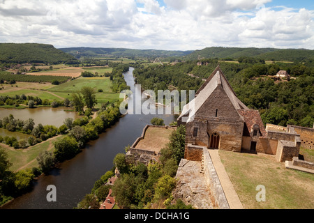 Die Aussicht auf Fluss Dordogne, gesehen vom Chateau de Baynac, Beynac et Cazenac, Dordogne, Frankreich Europa Stockfoto