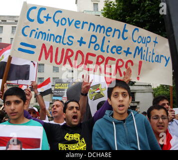 18. August 2013, Whitehall, London.  Ägyptische Forum Aktivisten protestieren für abgesetzten Mohamed Morsi Stockfoto