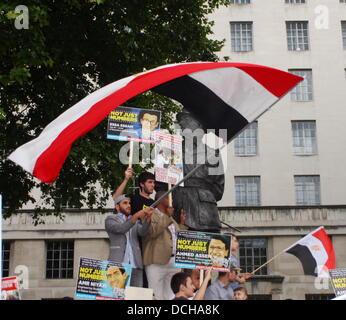 18. August 2013, Whitehall, London.  Ägyptische Forum Aktivisten protestieren für abgesetzten Mohamed Morsi Stockfoto