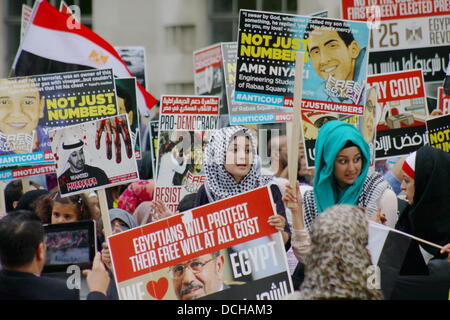 18. August 2013, Whitehall, London.  Ägyptische Forum Aktivisten protestieren für abgesetzten Mohamed Morsi Stockfoto