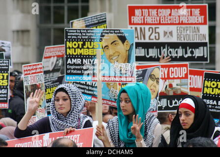 18. August 2013, Whitehall, London.  Ägyptische Forum Aktivisten protestieren für abgesetzten Mohamed Morsi Stockfoto