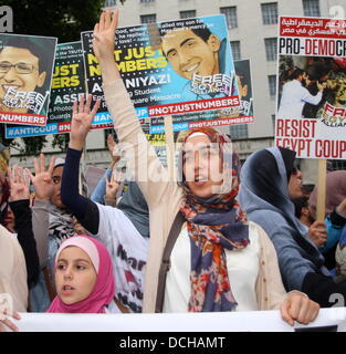 18. August 2013, Whitehall, London.  Ägyptische Forum Aktivisten protestieren für abgesetzten Mohamed Morsi Stockfoto