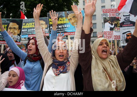 18. August 2013, Whitehall, London.  Ägyptische Forum Aktivisten protestieren für abgesetzten Mohamed Morsi Stockfoto