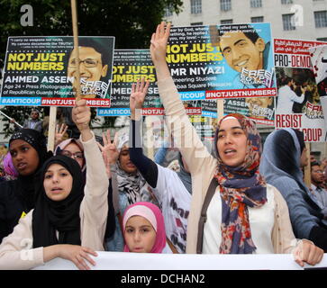 18. August 2013, Whitehall, London.  Ägyptische Forum Aktivisten protestieren für abgesetzten Mohamed Morsi Stockfoto