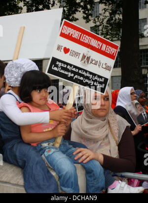 18. August 2013, Whitehall, London.  Ägyptische Forum Aktivisten protestieren für abgesetzten Mohamed Morsi Stockfoto