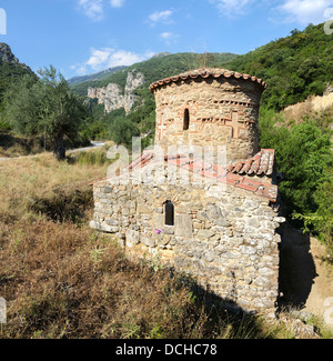 Byzantinische Kirche des Agios Andreas, tief in die Lousios-Schlucht von antiken Gortys, Arcadia, Peloponnes, Mittelgriechenland festgelegt. Stockfoto