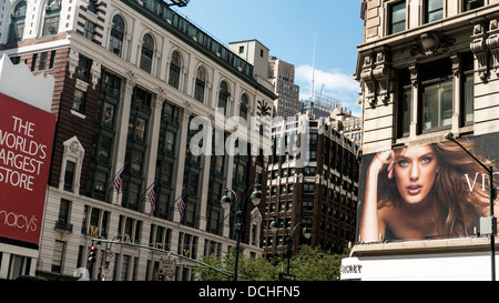 imposante Broadway Fassade Macys Flaggschiff speichern oben gesehene Baumkronen Herald Square aus Ecke 34. Straße & sechsten Avenue Manhattan Stockfoto