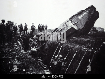 Mark IV männlichen Tank stecken in einem Graben auf dem Flesquieres Grat in Cambrai in Frankreich Stockfoto