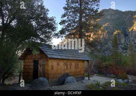 Knapp die Kabine, in der Nähe von Cedar Grove, Kings Canyon Nationalpark, Kalifornien Stockfoto