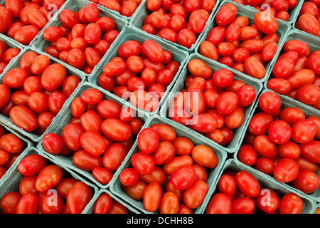 Tomaten essen reif Behälter Container Papier Traube Stockfoto