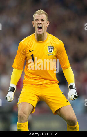 Manchester, UK. 19. August 2013. 14. August 2013 - Manchester, Vereinigtes Königreich - England Torhüter Joe Hart feiert, wie seine Mannschaft ein 3: 2-Führung - England V Schottland - internationale Freundschaftsspiele - Wembley-Stadion - London - 13.08.2013 Pic Philip Oldham/Sportimage Kredit nehmen: Csm/Alamy Live-Nachrichten Stockfoto