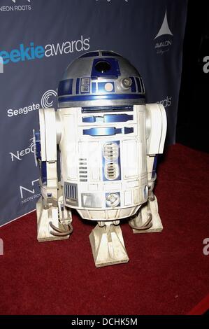 Los Angeles, CA. 18. August 2013. R2D2 bei Ankunft für den 1st Annual Geekie Awards, The Avalon in Hollywood, Los Angeles, CA 18. August 2013. © Michael Germana/Everett Collection/Alamy Live-Nachrichten Stockfoto