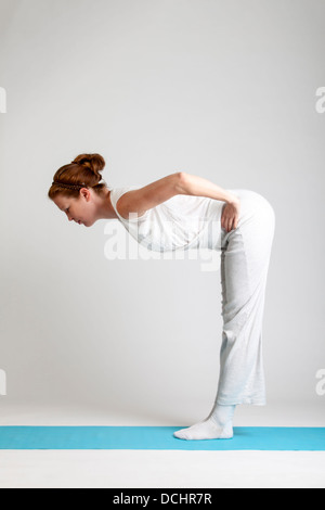 Best Ager, die Ausübung von yoga Stockfoto