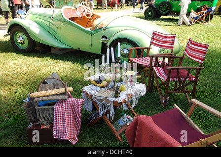 Oldtimer auf Schloss Dyck in der Nähe von Düsseldorf, Nord Rhein Westfalen, Deutschland, Europa anzeigen Stockfoto