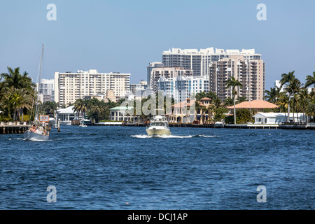 Wohn- und städtischen Gebäuden entlang Intracoastal Waterway in Fort Lauderdale, Florida Stockfoto