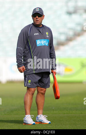 LONDON, ENGLAND - August 19: Head Coach Darren Lehmann während des offiziellen Trainings vor der 5. Investec Ashes Cricket-Match zwischen England und Australien gespielt auf der Kia Oval Cricket Ground am 19. August 2013 in London, England. (Foto von Mitchell Gunn/ESPA) Stockfoto