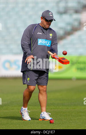 LONDON, ENGLAND - August 19: Head Coach Darren Lehmann während des offiziellen Trainings vor der 5. Investec Ashes Cricket-Match zwischen England und Australien gespielt auf der Kia Oval Cricket Ground am 19. August 2013 in London, England. (Foto von Mitchell Gunn/ESPA) Stockfoto