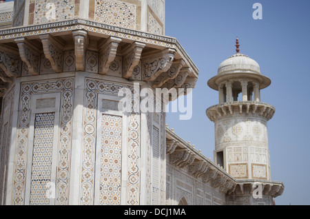 Itimad-Ud-Daulah (Baby Taj) Minarett und Intarsien Marmor Pietra dura Stockfoto