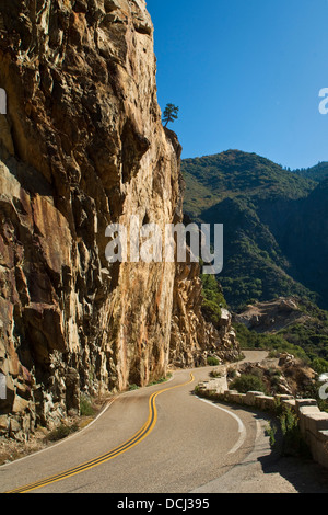 Autobahn-Route 180 in Kings Canyon, Fresno County, Kalifornien Stockfoto