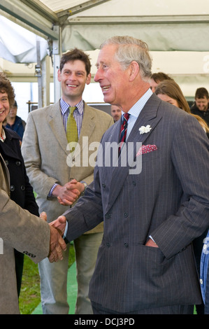 Prinz Charles treffen Aussteller präsentieren auf der Hay Festival. Stockfoto