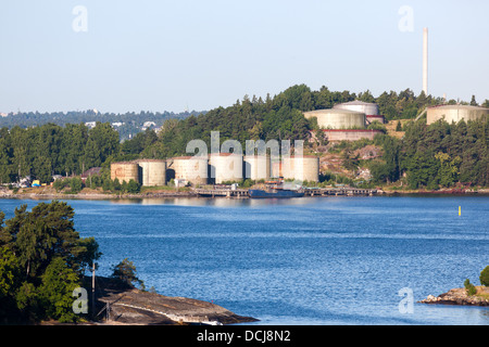 Öltanks in unter den Stockholmer Schären Schweden Stockfoto