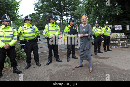 Mode-Designer Dame Vivienne Westwood tritt anti-Fracking Demonstranten am Cuadrilla Standort Blacombe Stockfoto