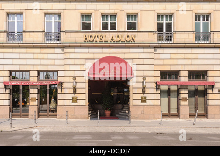 Hinteren Eingang des Hotel Adlon Kempinski und Wein-Shop Lorenz Adlon Weinhandlung - Berlin-Deutschland Stockfoto