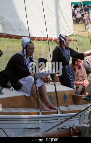 Frauen aus Plougastel-Daoulas tragen der Tracht und Kopfschmuck. Plougastel Daoulas.Finistère. Bretagne. Frankreich Stockfoto