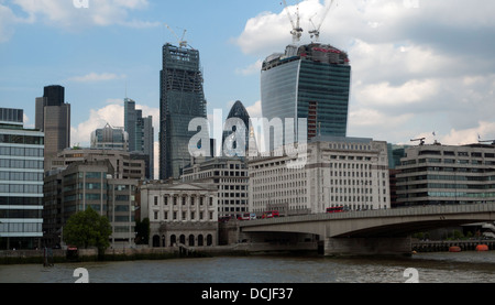 Wolkenkratzer auf die Skyline in der Londoner City mit 122 Leadenhall & 20 Fenchurch Street im Bau mit Kränen 2013 London UK KATHY DEWITT Stockfoto