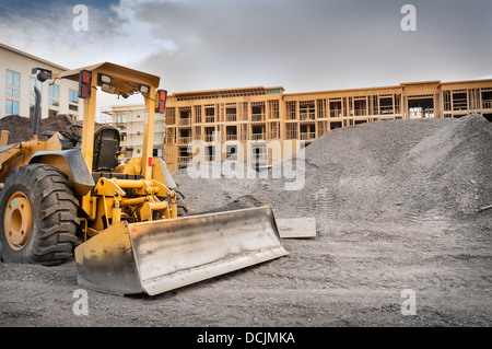 Baustelle mit Bulldozer-Industriemaschinen Stockfoto