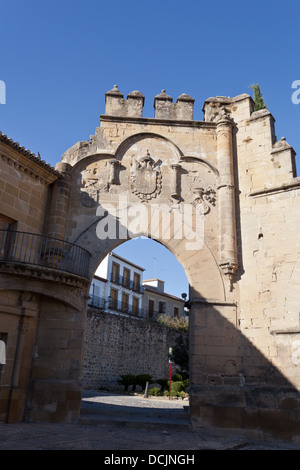 Audiencia Civil y Escribanías Públicas, BAEZA, PLAZA DE LOS LEONES, PLAZA DEL POPULO, RENACIMIENTO S XVI, Arco de Villalar Stockfoto