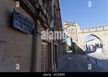 Audiencia Civil y Escribanías Públicas BAEZA PLAZA DE LOS LEONES PLAZA DEL POPULO RENACIMIENTO S Xvi el Arco de la Villalar Puer Stockfoto