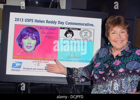 19. August 2013 - Los Angeles, Kalifornien, USA - Helen Reddy. Die Enthüllung der neuen Vereinigten Staaten Briefmarke mit Helen Reddy am 19. August 2013 in West Hollywood City Hall, West Hollywood, CA. USA. (Kredit-Bild: © TLeopold/Globe Photos/ZUMAPRESS.com) Stockfoto