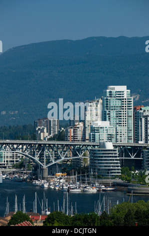BURRARD STREET BRIDGE FALSE CREEK VANCOUVER SKYLINE BRITISH COLUMBIA KANADA Stockfoto