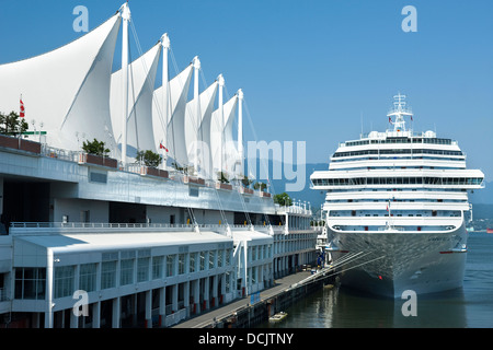 CANADA PLACE KREUZFAHRT SCHIFF KREUZFAHRTTERMINALS DOWNTOWN VANCOUVER BRITISH COLUMBIA KANADA Stockfoto