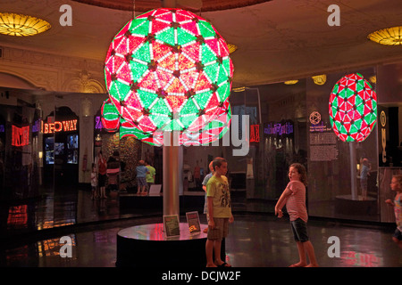 Centennial Kugel Lichtshow am Times Square Visitor center Stockfoto