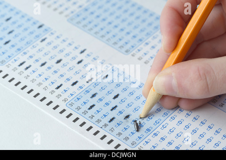 Optische Abtastung Antwortbogen für eine Schule-Prüfung - Bleistiftspitze gebrochen Stockfoto