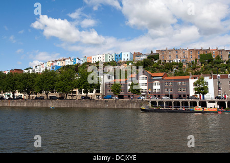 Blick auf The Cumberland Basin, Hotwells & Clifton vom Deck des Schiffes SS Great Britain Museum. Bristol, England, Vereinigtes Königreich. Stockfoto