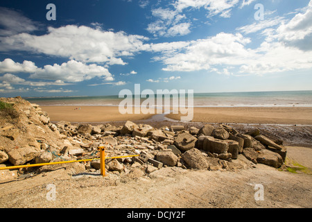 Zertrümmerte konkrete Küstenschutzes am Strand Bank Caravan Park in Ulrome in der Nähe von Skipsea Stockfoto