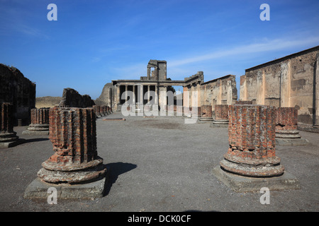 Die Basilika, Sitz des Gerichts, Pompeji, Kampanien, Italien Stockfoto