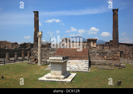 Tempel des Apollo mit der Sonnenuhr - Pfeiler der frühen Kaiserzeit, Pompeji, Kampanien, Italien Stockfoto